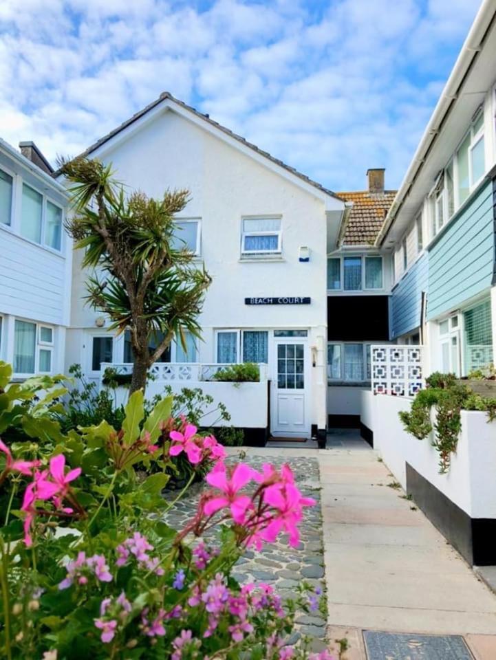 Island View - 3 Bedroom - 40m To Porthgwidden - Sleeps 7 - Inc Free Parking Holiday home *