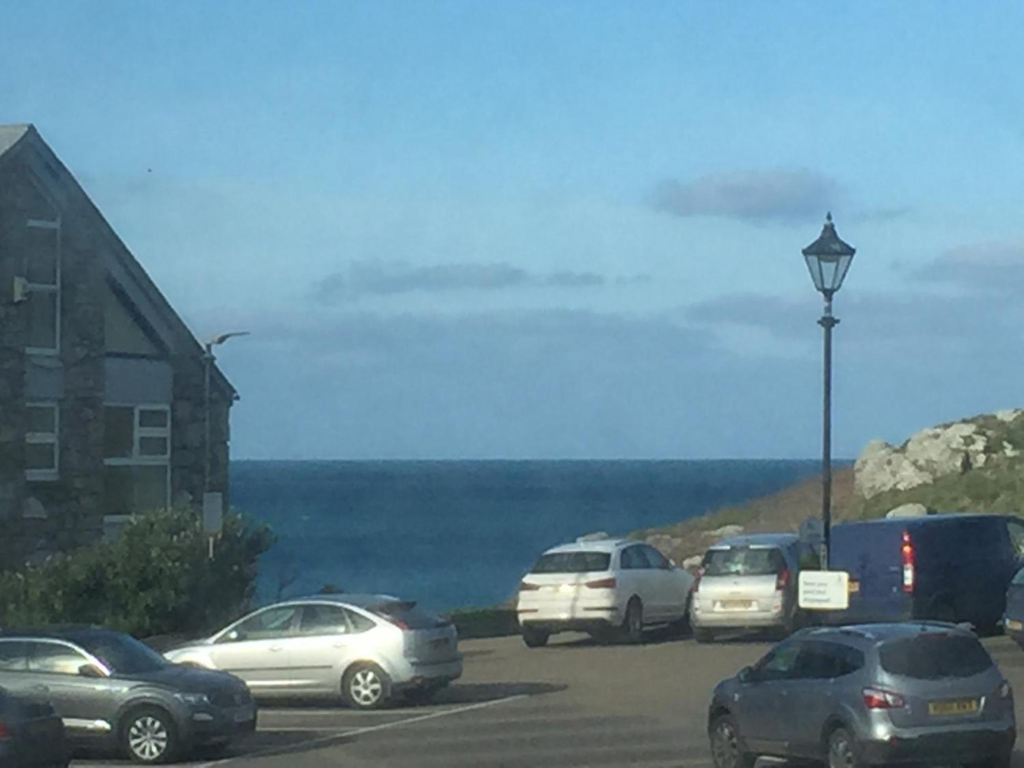 Island View - 3 Bedroom - 40m To Porthgwidden - Sleeps 7 - Inc Free Parking Holiday home *