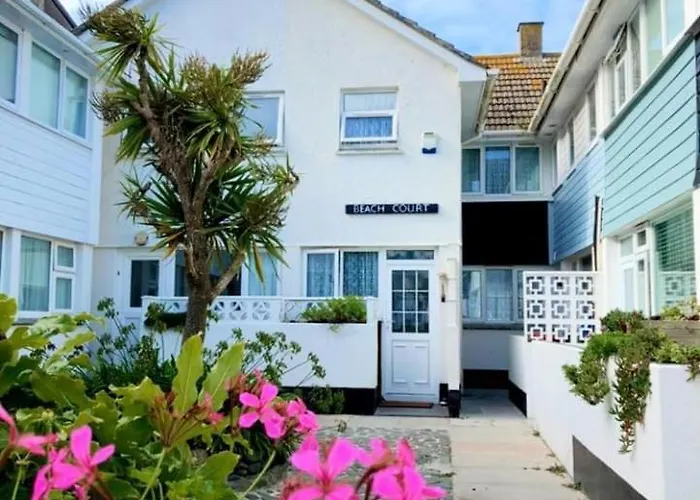 Island View - 3 Bedroom Holiday Cottage - 40M To Porthgwidden Beach - Sleeps 7 - Inc Free Parking
