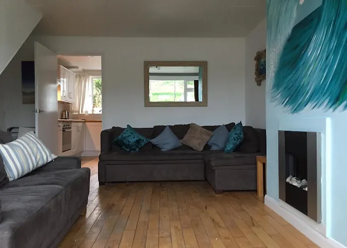 Island View - 3 Bedroom Holiday Cottage - 40M To Porthgwidden Beach - Sleeps 7 - Inc Free Parking