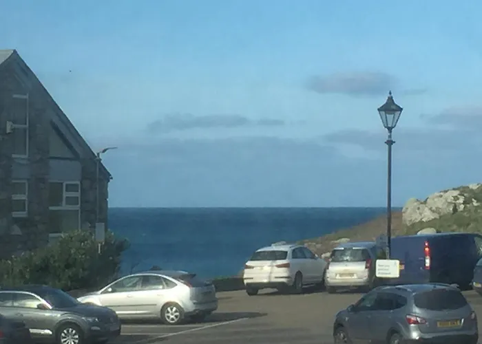 Island View - 3 Bedroom Holiday Cottage - 40M To Porthgwidden Beach - Sleeps 7 - Inc Free Parking