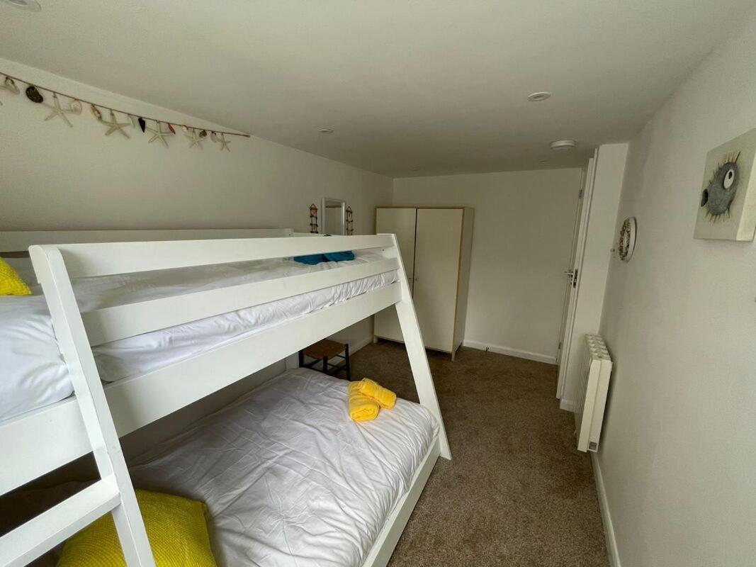 Island View - 3 Bedroom - 40m To Porthgwidden - Sleeps 7 - Inc Free Parking *